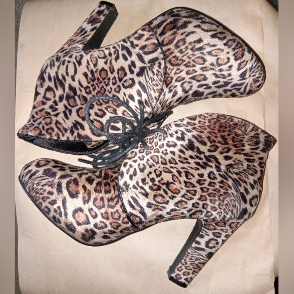 Versona Ankle Boots